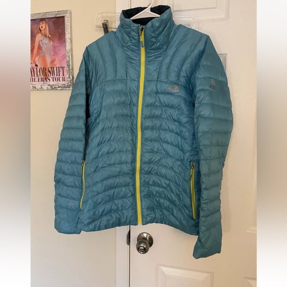 The North Face Women's Blue jacket size large puffer 800 warmth